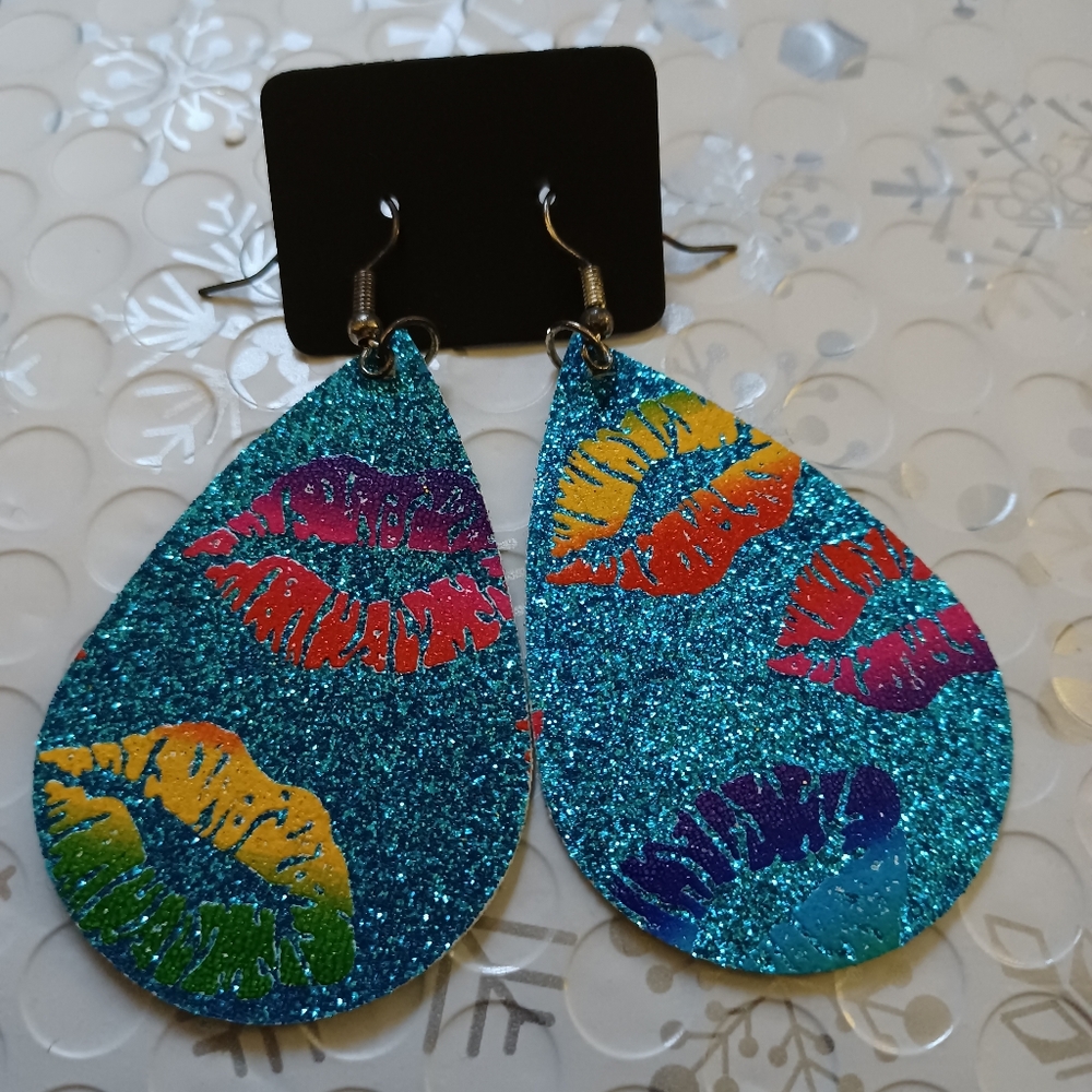 Turquoise blue glitter with rainbow lips earrings 🌈
